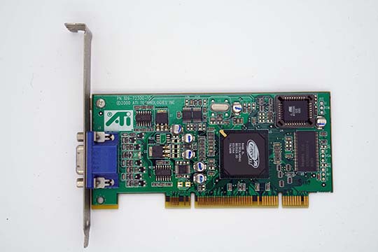 ATI Rage XL 8MB 显示卡（ATI Rage XL芯片）